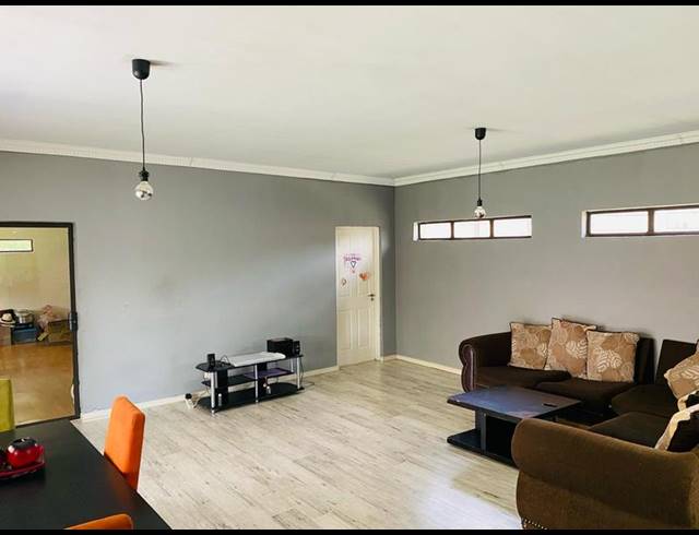 4 BEDROOM HOUSE FOR SALE IN BIRCHLEIGH NORTH